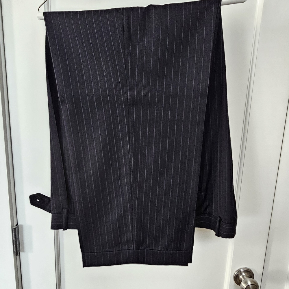 Sophisticated Black Pinstripe Men's Suit - Picture 6 of 11